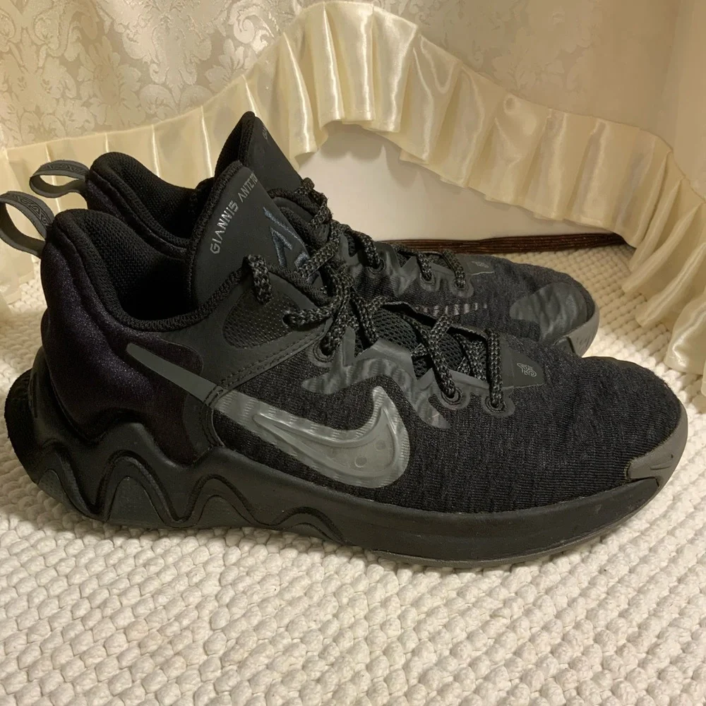 NIKE